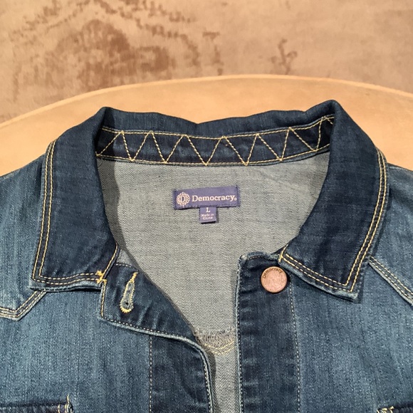 Democracy denim jacket like new size large - Picture 3 of 4
